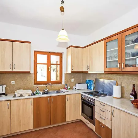Villa Ano Sleeps 4 Pool Air Con T801665